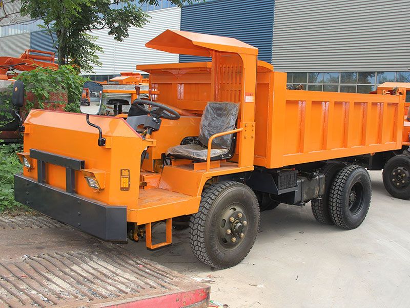 CSQ-8T礦用運(yùn)輸車(chē)